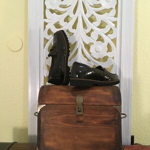 Earthies Size 7.5 Black Patent Leather Loafers
